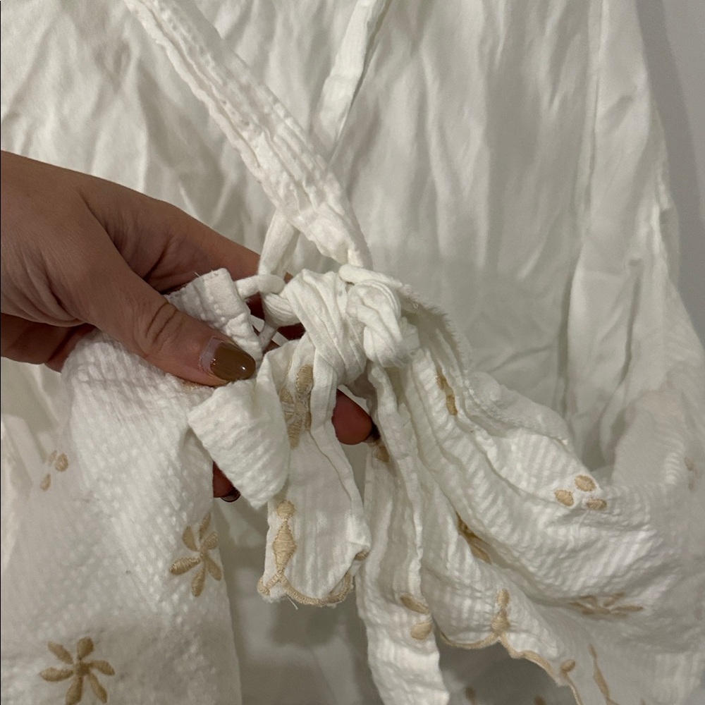 Lightly worn Free People Elegant White Embroidered Tie Back Tank size M - Picture 11 of 15